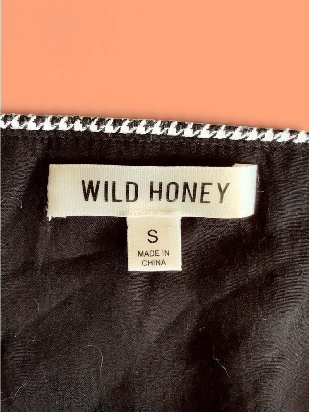 Wild Honey Black & White Houndstooth Button Crop Top - Picture 3 of 3